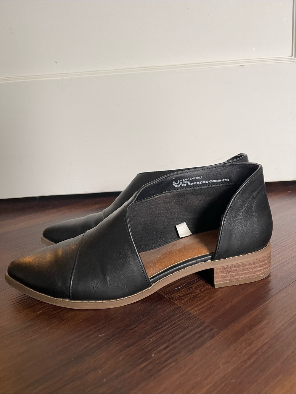 Universal threads Black Leather Cutout Low Block Heel Mule